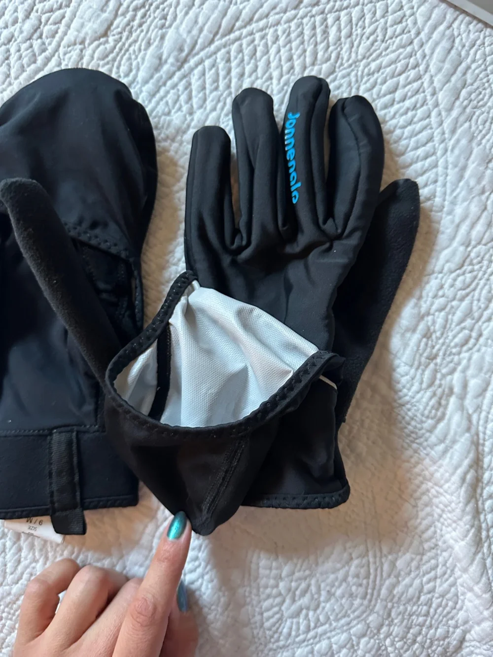 Nofel Women’s Black Mittens/gloves